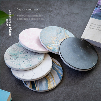 Absorbuojantis keraminis padėkliukas su kamštine baze, marmurinė tekstūra, apvalios formos, šiuolaikinis minimalistinis stilius