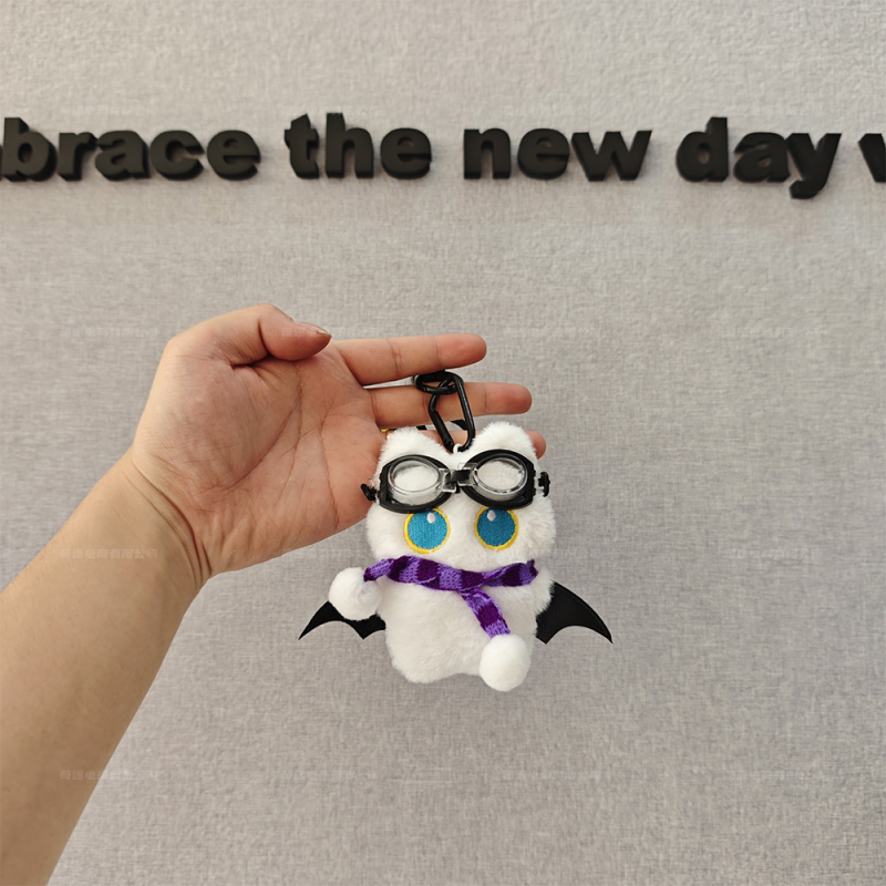 Pliušinis pakabukas rankinėms: didelių akių demonė katė, originalus dizainas, raštai su meškiu, kiaulyte ir kitomis mažomis gyvūnėlėmis