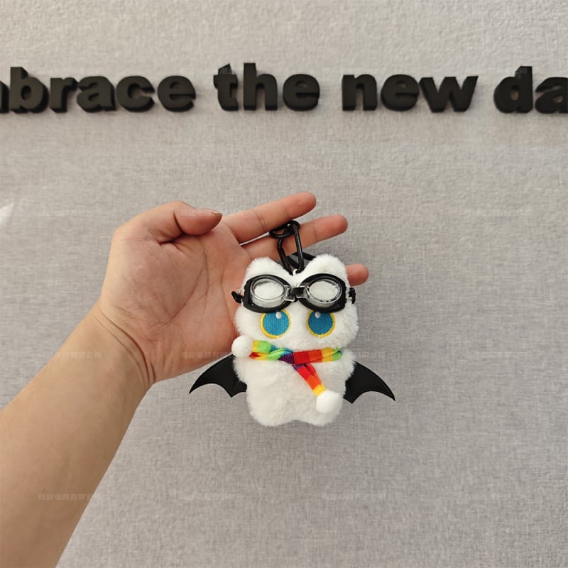 Pliušinis pakabukas rankinėms: didelių akių demonė katė, originalus dizainas, raštai su meškiu, kiaulyte ir kitomis mažomis gyvūnėlėmis