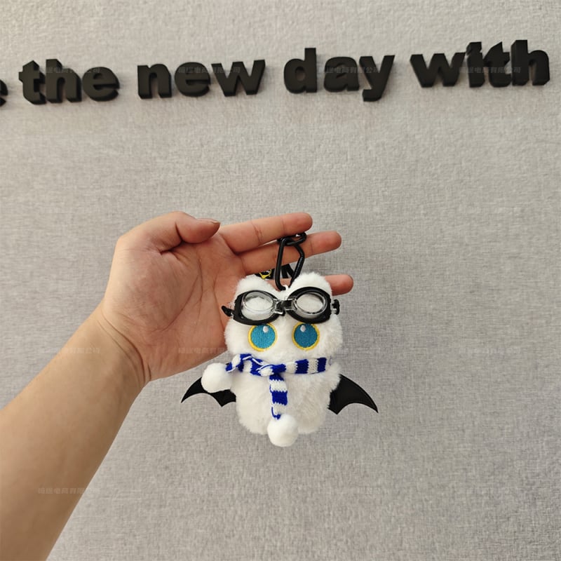 Pliušinis pakabukas rankinėms: didelių akių demonė katė, originalus dizainas, raštai su meškiu, kiaulyte ir kitomis mažomis gyvūnėlėmis