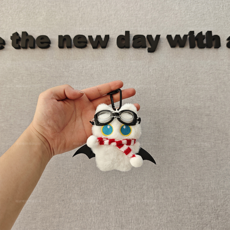 Pliušinis pakabukas rankinėms: didelių akių demonė katė, originalus dizainas, raštai su meškiu, kiaulyte ir kitomis mažomis gyvūnėlėmis