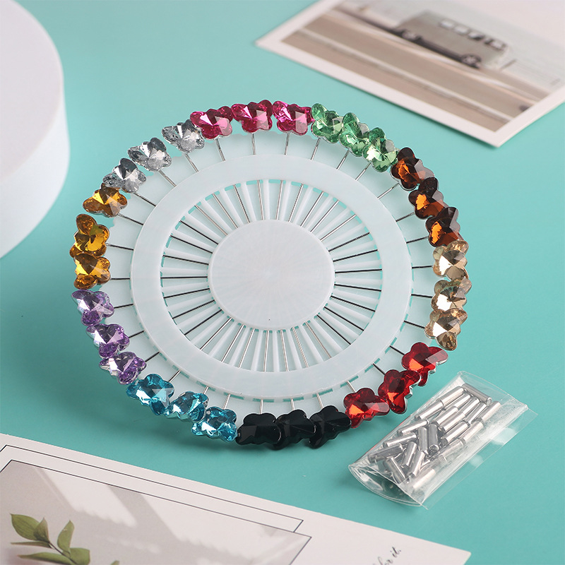 Broš s motivima cvijeća i leptira od smole, ekološko obrađeno, Yunyu Decoration