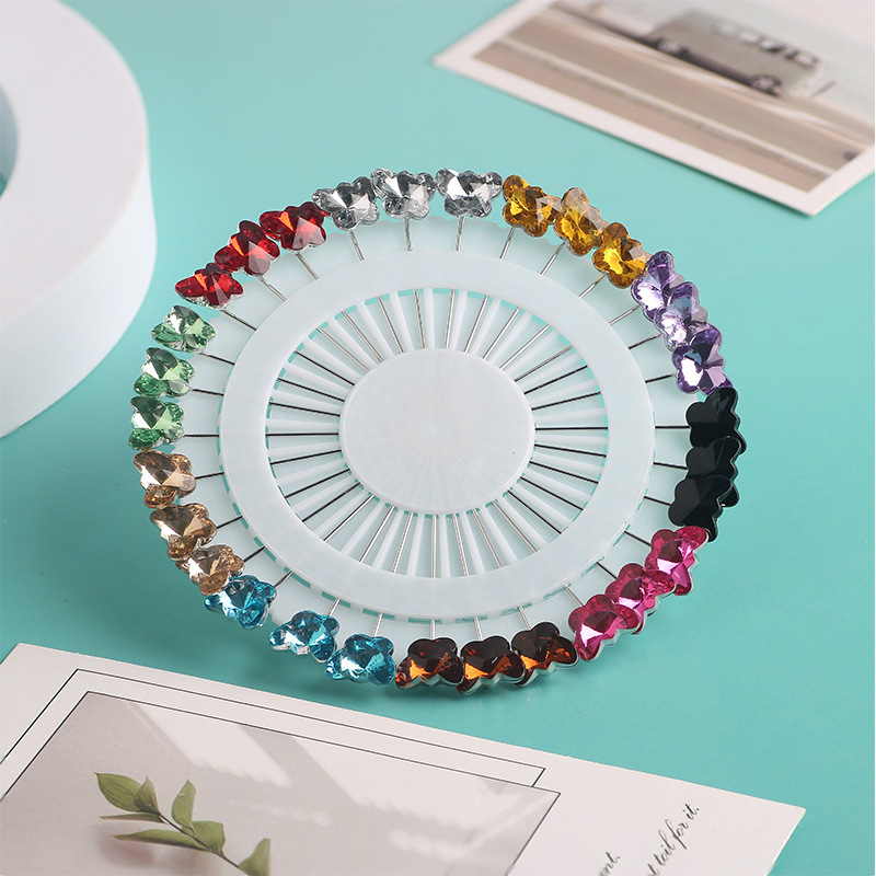 Broš s motivima cvijeća i leptira od smole, ekološko obrađeno, Yunyu Decoration