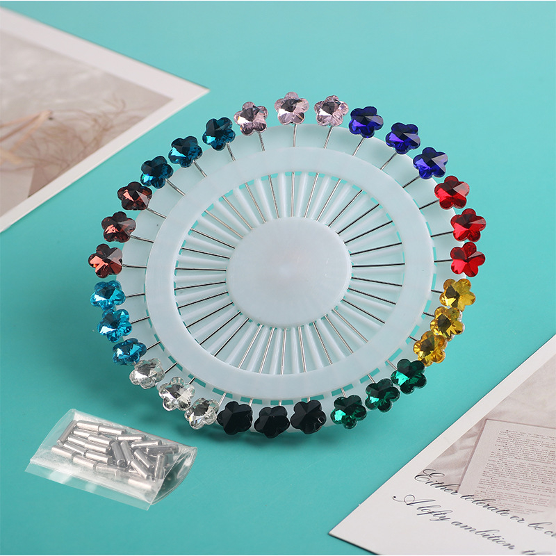 Broš s motivima cvijeća i leptira od smole, ekološko obrađeno, Yunyu Decoration