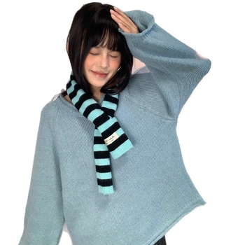Šal od vunene smjese s prugama i perforacijom, uski za zimu, proljeće 2025 izdanje