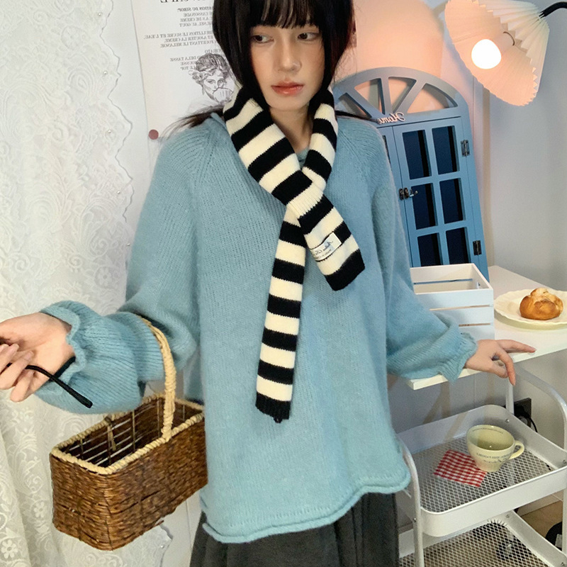 Šal od vunene smjese s prugama i perforacijom, uski za zimu, proljeće 2025 izdanje