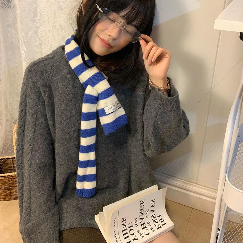 Šal od vunene smjese s prugama i perforacijom, uski za zimu, proljeće 2025 izdanje