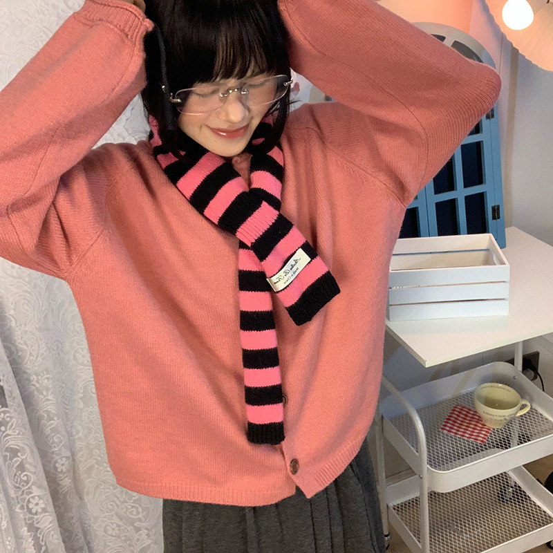 Šal od vunene smjese s prugama i perforacijom, uski za zimu, proljeće 2025 izdanje