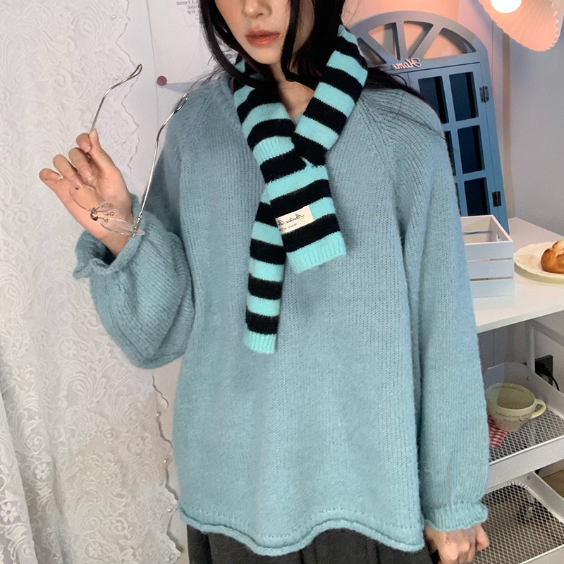 Šal od vunene smjese s prugama i perforacijom, uski za zimu, proljeće 2025 izdanje