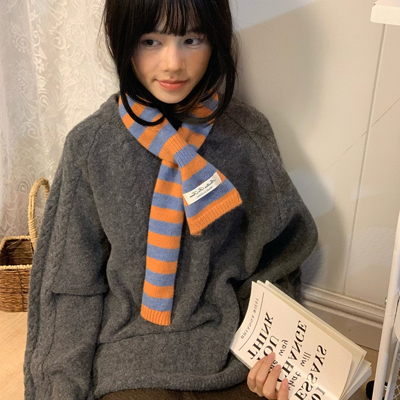 Šal od vunene smjese s prugama i perforacijom, uski za zimu, proljeće 2025 izdanje