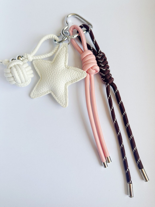 Odinis raktų pakabukas su žvaigžde, rankomis išaustas virvės mazgas, Korėjietiškas stilius (Pavasario 2025 leidimas)