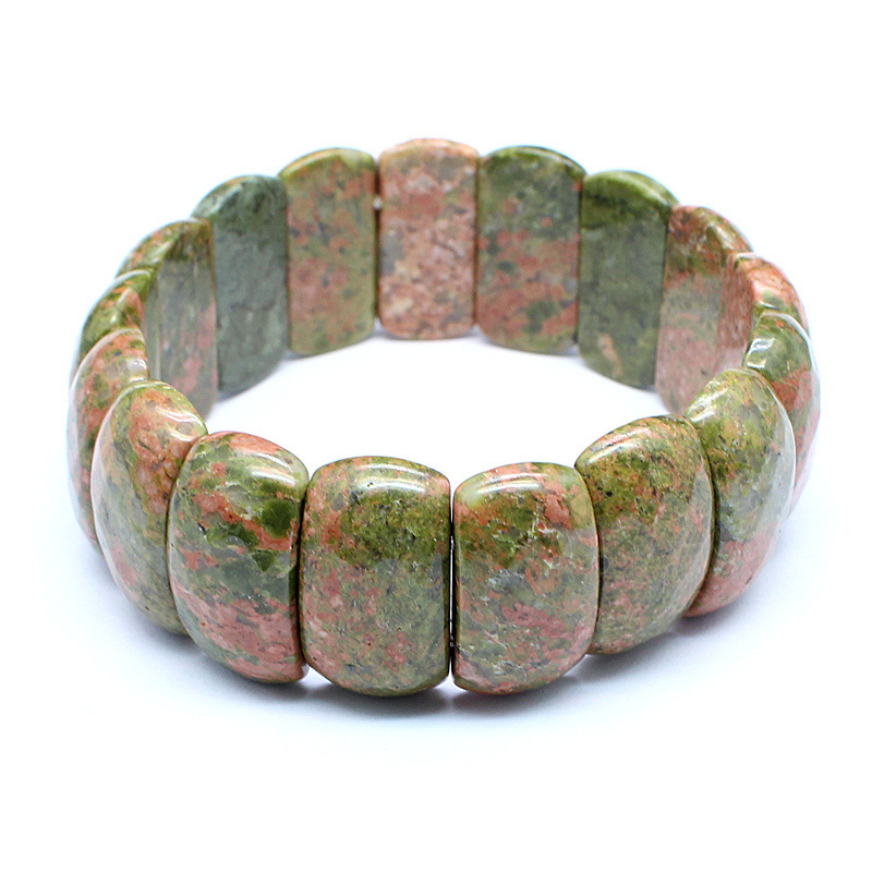 Narukvica od faceted prirodnih kamena, poliran završetak, unisex geometrijski dizajn, idealan suvenir za putovanja.