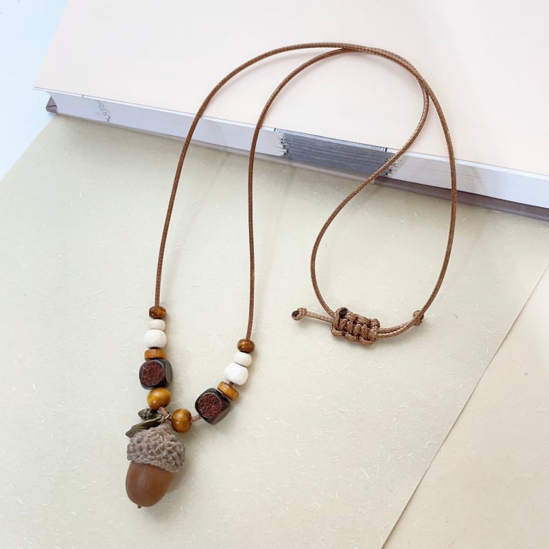 Unisex ilga megztinio grandinė su mediniais elementais etniniu stiliumi, megzti medvilninio-linų karoliai — Medžiaga: augalinių vaisių grandinė; Grandinės stilius: odinis virvas; Tipas: megztinio grandinė, ilgas karoliai; Išplėstinė grandinė: 11 cm ar daug