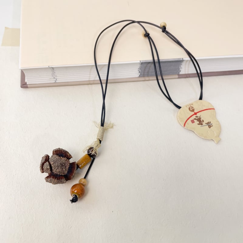 Unisex ilga megztinio grandinė su mediniais elementais etniniu stiliumi, megzti medvilninio-linų karoliai — Medžiaga: augalinių vaisių grandinė; Grandinės stilius: odinis virvas; Tipas: megztinio grandinė, ilgas karoliai; Išplėstinė grandinė: 11 cm ar daug