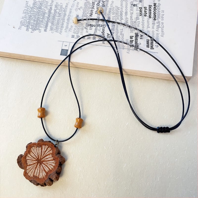 Unisex ilga megztinio grandinė su mediniais elementais etniniu stiliumi, megzti medvilninio-linų karoliai — Medžiaga: augalinių vaisių grandinė; Grandinės stilius: odinis virvas; Tipas: megztinio grandinė, ilgas karoliai; Išplėstinė grandinė: 11 cm ar daug