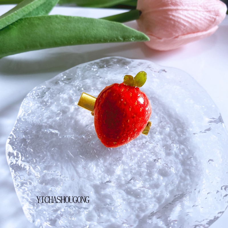 Matu sprādze ar augļu un lapu motīviem — rokdarbs, no plastmasas/sveķu, sievietēm