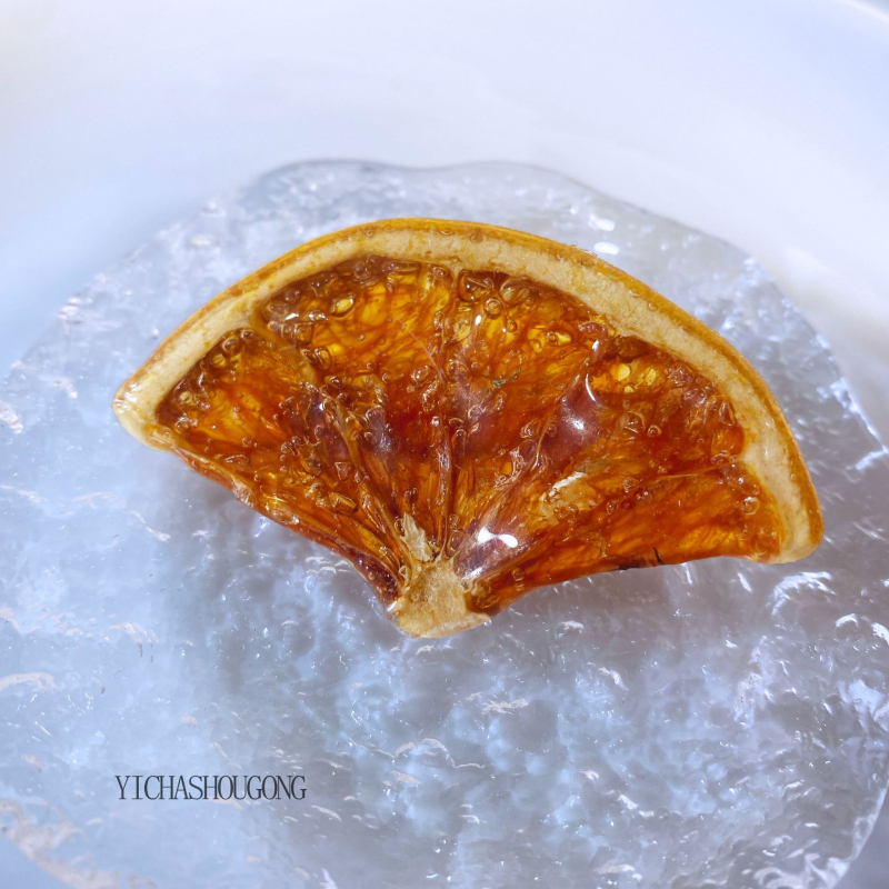 Matu sprādze ar augļu un lapu motīviem — rokdarbs, no plastmasas/sveķu, sievietēm