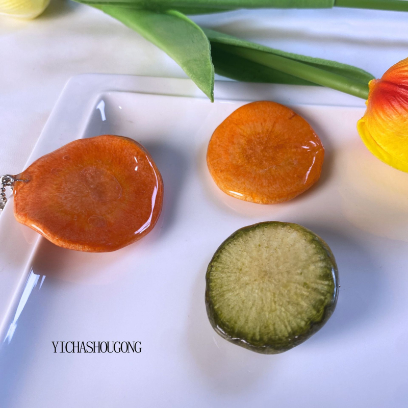 Matu sprādze ar augļu un lapu motīviem — rokdarbs, no plastmasas/sveķu, sievietēm