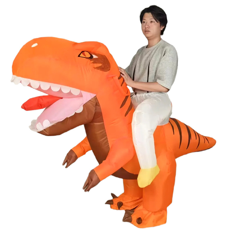 Pūšamais pūķa kostīms kā rekvizīts Halloweena grimām un izrādēm; audums, šūšana; leļļu apģērbs