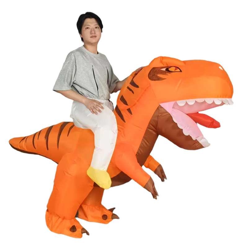 Pūšamais pūķa kostīms kā rekvizīts Halloweena grimām un izrādēm; audums, šūšana; leļļu apģērbs