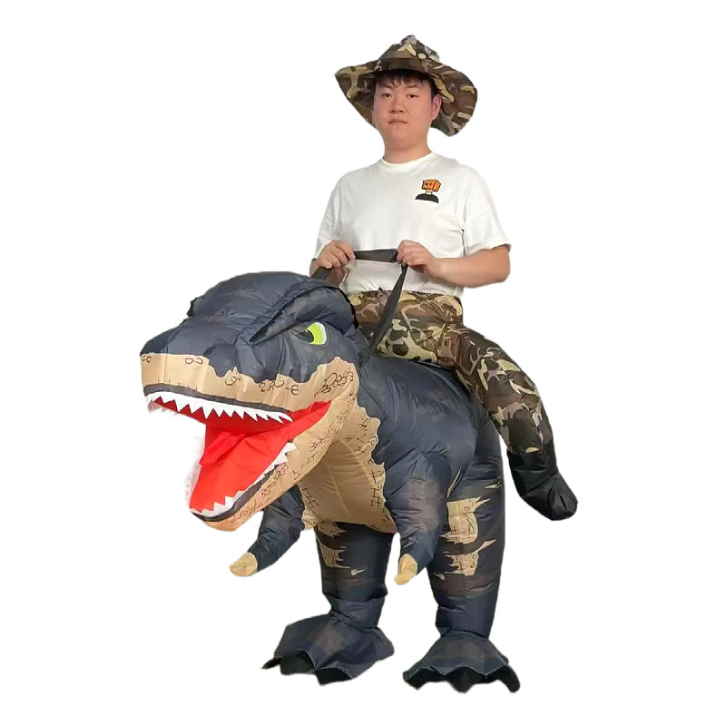 Pūšamais pūķa kostīms kā rekvizīts Halloweena grimām un izrādēm; audums, šūšana; leļļu apģērbs