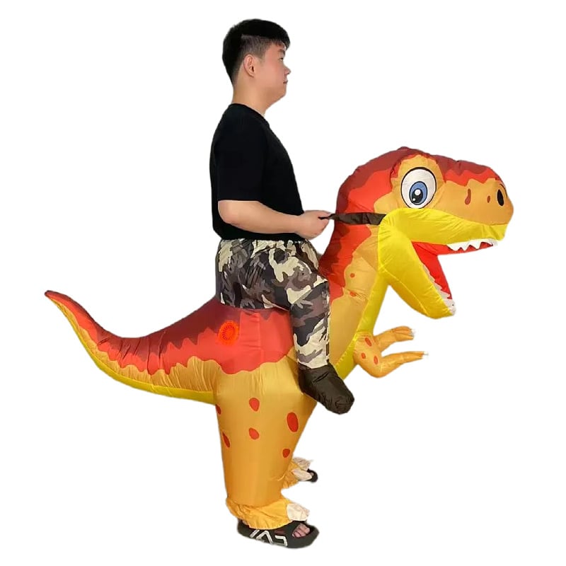 Pūšamais pūķa kostīms kā rekvizīts Halloweena grimām un izrādēm; audums, šūšana; leļļu apģērbs