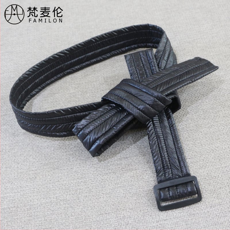 Sieviešu josta kapr­tam ar kokvilnas pildījumu, saitēm ar auklu, austā josta ar plastmasas sprādzi, mašīnas dizains, platums 2–4 cm