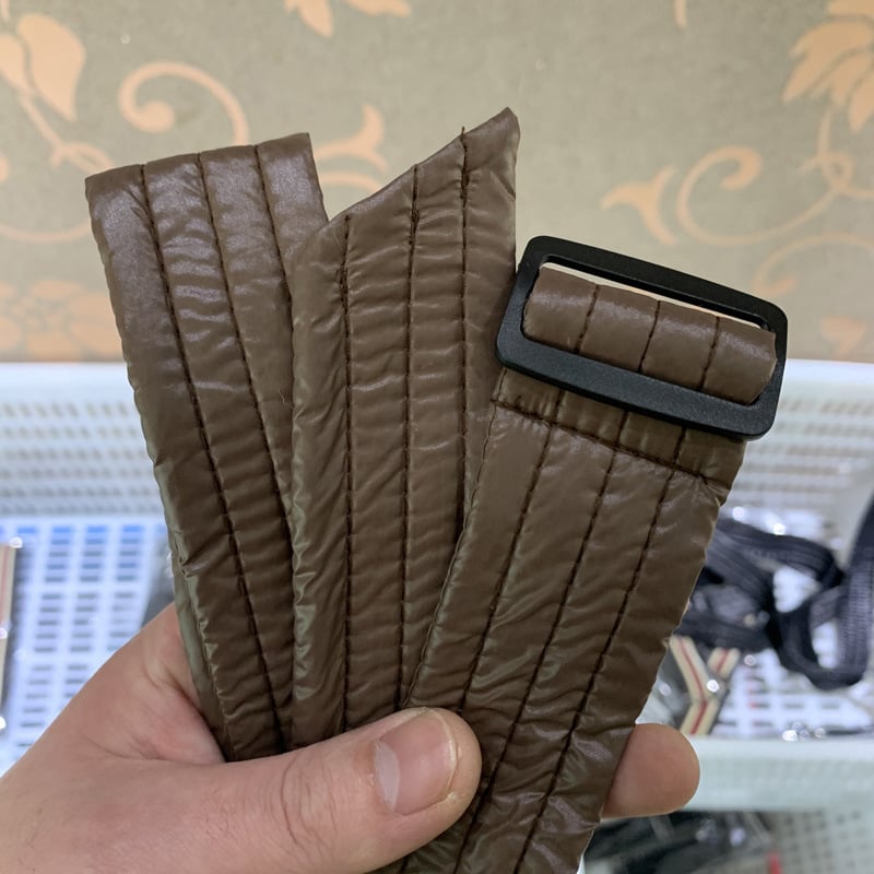 Sieviešu josta kaprtam ar kokvilnas pildījumu, saitēm ar auklu, austā josta ar plastmasas sprādzi, mašīnas dizains, platums 2–4 cm