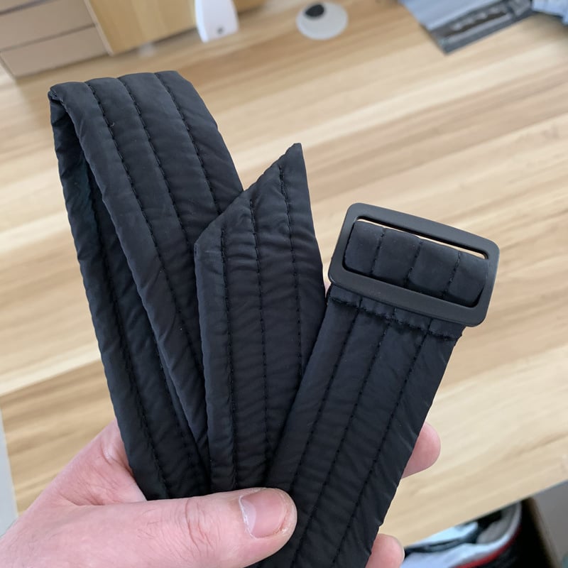 Sieviešu josta kaprtam ar kokvilnas pildījumu, saitēm ar auklu, austā josta ar plastmasas sprādzi, mašīnas dizains, platums 2–4 cm