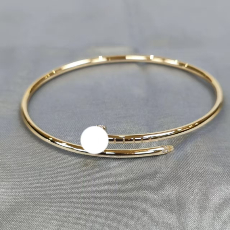 Nagu rokassprādze, V zelts, ģeometriska forma, iegravēti augsta oglekļa diamanti, unisex – modes luksusa stils, 2023. gada pavasara izlaidums