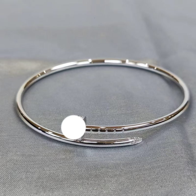 Nagu rokassprādze, V zelts, ģeometriska forma, iegravēti augsta oglekļa diamanti, unisex – modes luksusa stils, 2023. gada pavasara izlaidums