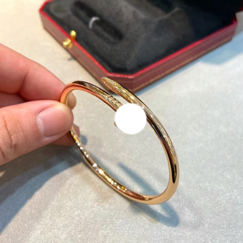 Nagu rokassprādze, V zelts, ģeometriska forma, iegravēti augsta oglekļa diamanti, unisex – modes luksusa stils, 2023. gada pavasara izlaidums