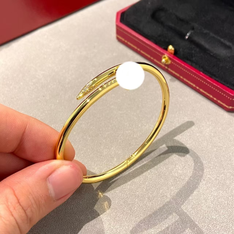 Nagu rokassprādze, V zelts, ģeometriska forma, iegravēti augsta oglekļa diamanti, unisex – modes luksusa stils, 2023. gada pavasara izlaidums