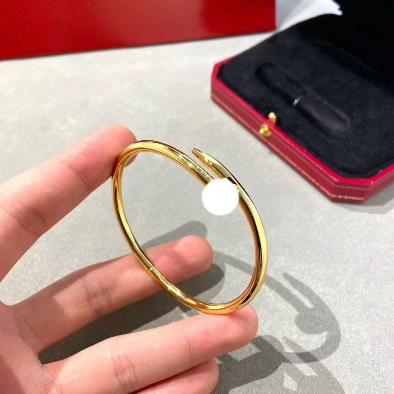 Nagu rokassprādze, V zelts, ģeometriska forma, iegravēti augsta oglekļa diamanti, unisex – modes luksusa stils, 2023. gada pavasara izlaidums