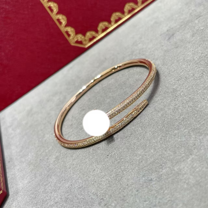 Nagu rokassprādze, V zelts, ģeometriska forma, iegravēti augsta oglekļa diamanti, unisex – modes luksusa stils, 2023. gada pavasara izlaidums