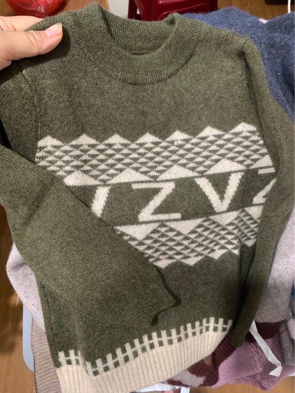 Vaikų kašmyro megztinis, storas megztimo audinys, apvalus kaklas, ilgos rankovės, dryžių/karikatūrų/abstraktus raštų, švelnus fliso paviršius, enziminis skalbimas, Korėjietiškas stilius, amžiaus grupė 3–8 m, 100% kašmyras.