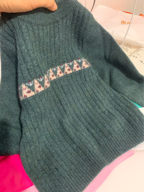 Vaikų kašmyro megztinis, storas megztimo audinys, apvalus kaklas, ilgos rankovės, dryžių/karikatūrų/abstraktus raštų, švelnus fliso paviršius, enziminis skalbimas, Korėjietiškas stilius, amžiaus grupė 3–8 m, 100% kašmyras.