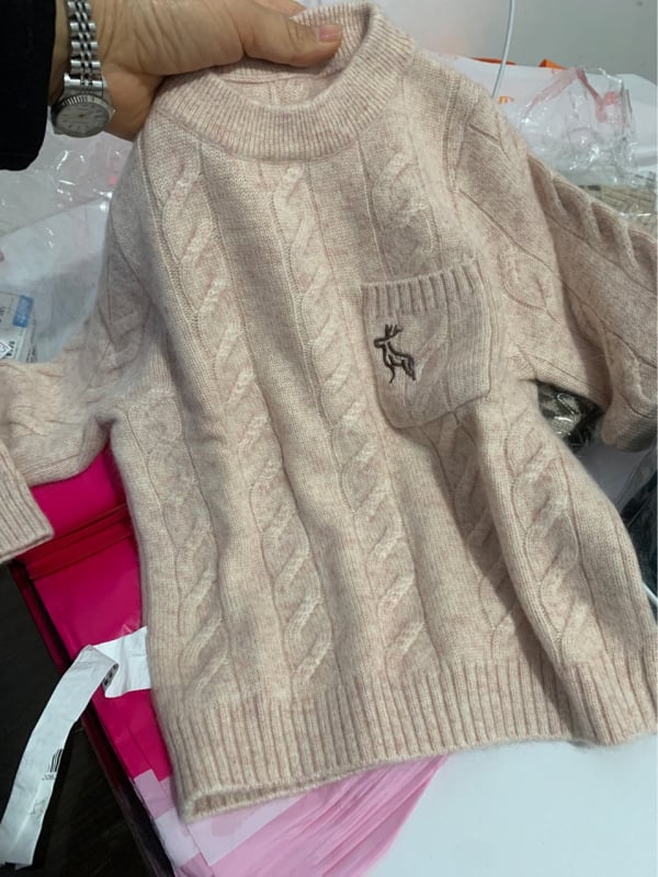 Vaikų kašmyro megztinis, storas megztimo audinys, apvalus kaklas, ilgos rankovės, dryžių/karikatūrų/abstraktus raštų, švelnus fliso paviršius, enziminis skalbimas, Korėjietiškas stilius, amžiaus grupė 3–8 m, 100% kašmyras.