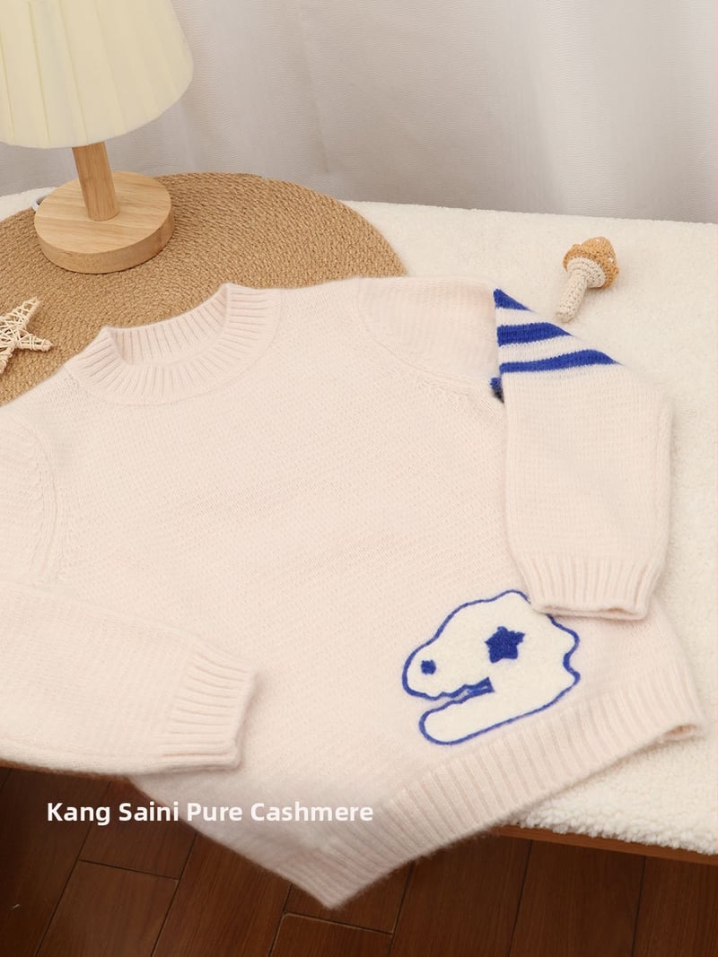 Vaikų kašmyro megztinis, storas megztimo audinys, apvalus kaklas, ilgos rankovės, dryžių/karikatūrų/abstraktus raštų, švelnus fliso paviršius, enziminis skalbimas, Korėjietiškas stilius, amžiaus grupė 3–8 m, 100% kašmyras.