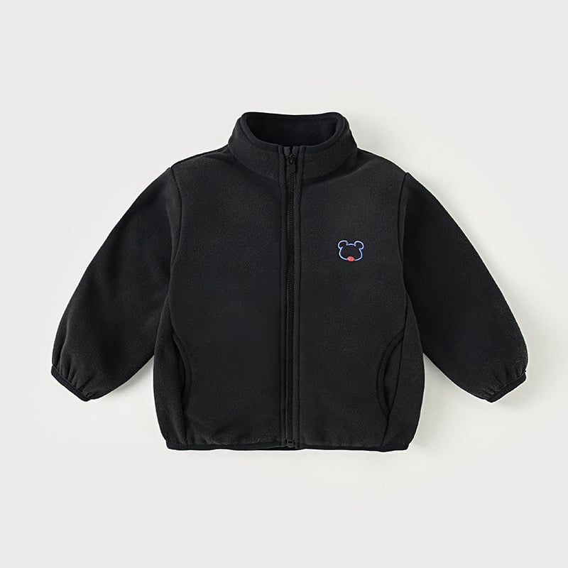 Vaikų vandeniui atspari striukė su gobtuvu, dviejų dalių komplektas – nailoninis audinys su PU danga ir nuimama polar fleece vidinė apdaila; atsparumas vandeniui 1500 mm; tinkama 3–4 metų vaikams