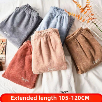 Pidzama hlače od koralnog pliša, podstavljene i debele zimi, opuštena silueta, dužina 120 cm, unisex