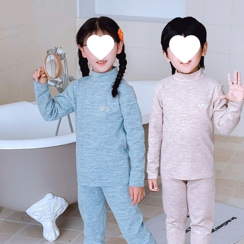 Középmagasságú galléros gyerek termikus felső- és alsóruha készlet fiúknak és lányoknak