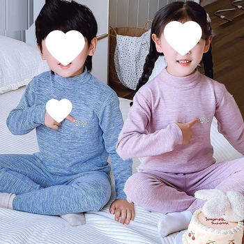 Középmagasságú galléros gyerek termikus felső- és alsóruha készlet fiúknak és lányoknak