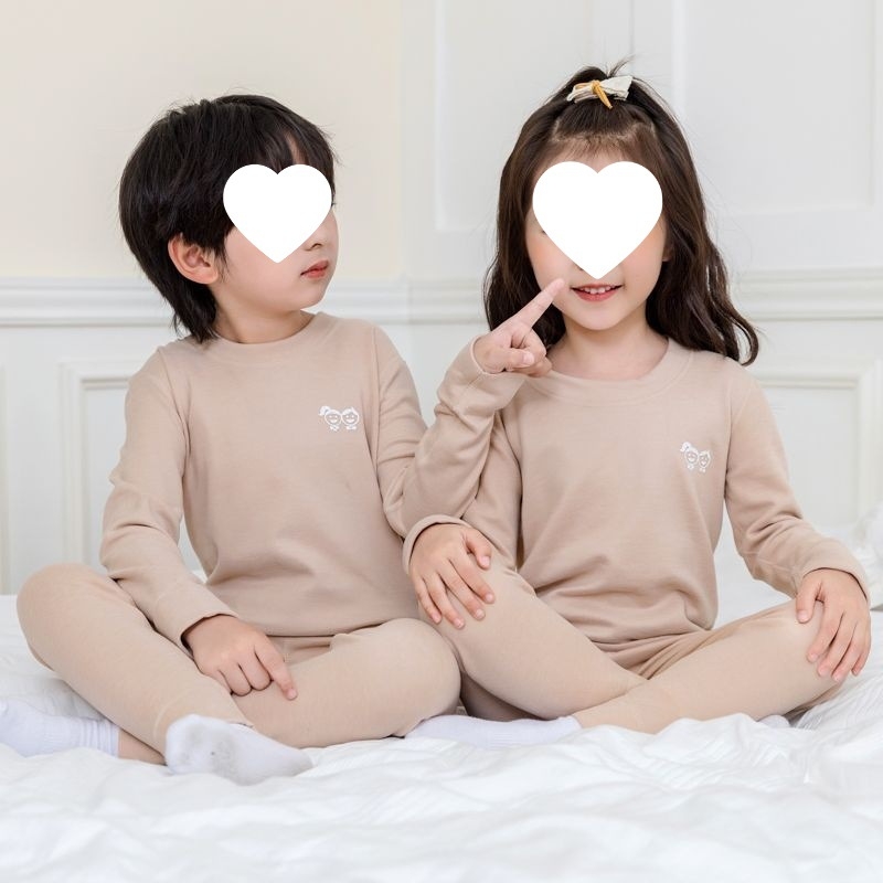 Középmagasságú galléros gyerek termikus felső- és alsóruha készlet fiúknak és lányoknak