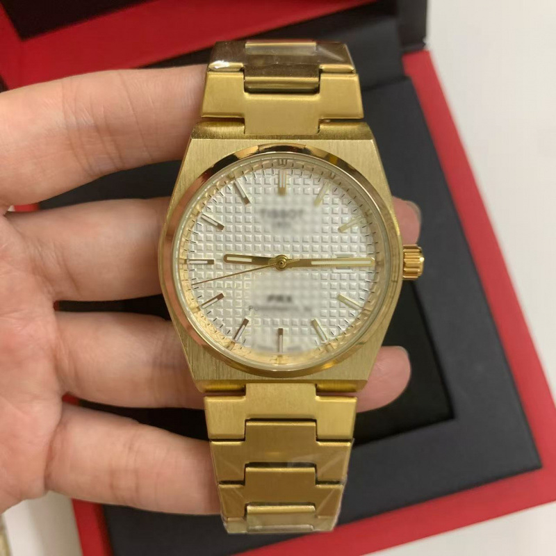 Kvarc karóra japán mozgással, naptár, 50 m vízálló, rozsdamentes acél tokkal és szíjjal, bevonatos üveg