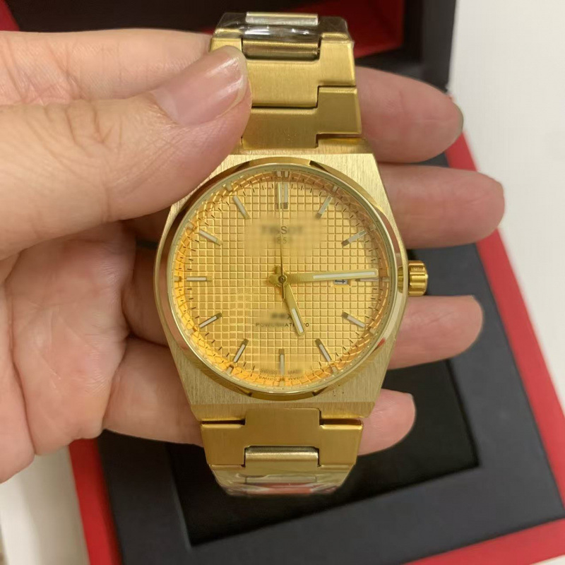 Kvarc karóra japán mozgással, naptár, 50 m vízálló, rozsdamentes acél tokkal és szíjjal, bevonatos üveg