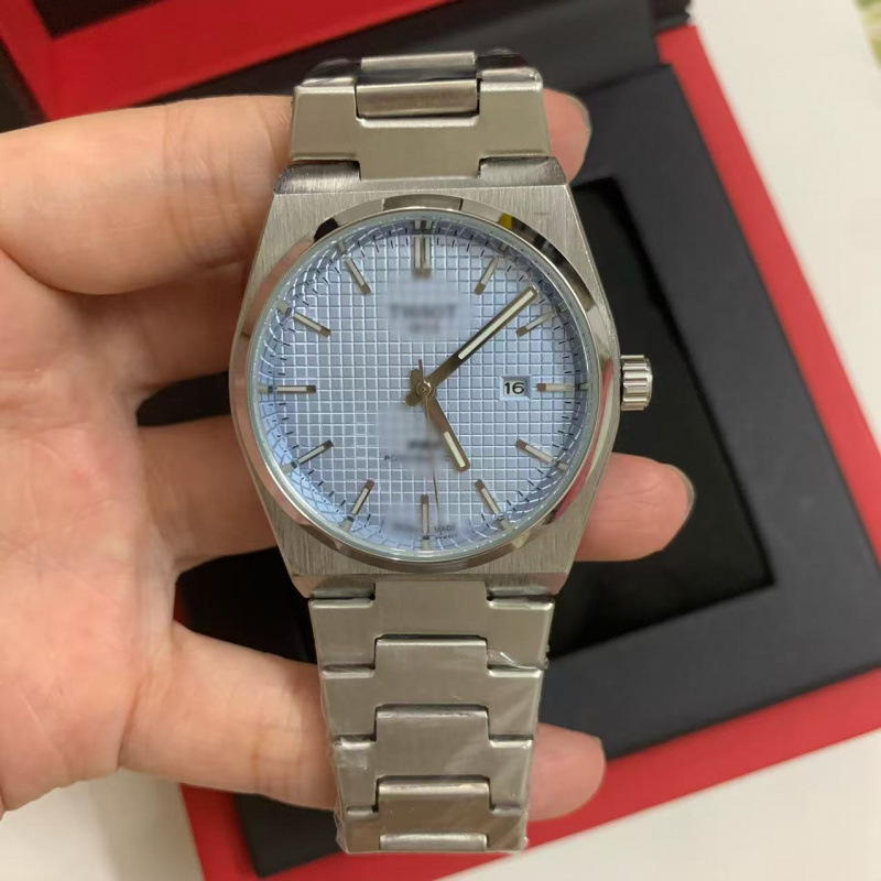 Kvarc karóra japán mozgással, naptár, 50 m vízálló, rozsdamentes acél tokkal és szíjjal, bevonatos üveg