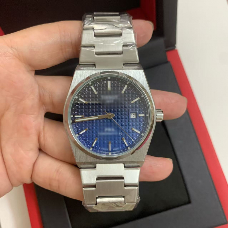 Kvarc karóra japán mozgással, naptár, 50 m vízálló, rozsdamentes acél tokkal és szíjjal, bevonatos üveg