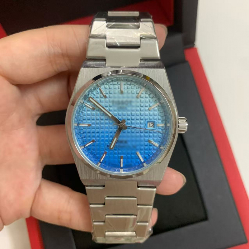 Kvarc karóra japán mozgással, naptár, 50 m vízálló, rozsdamentes acél tokkal és szíjjal, bevonatos üveg