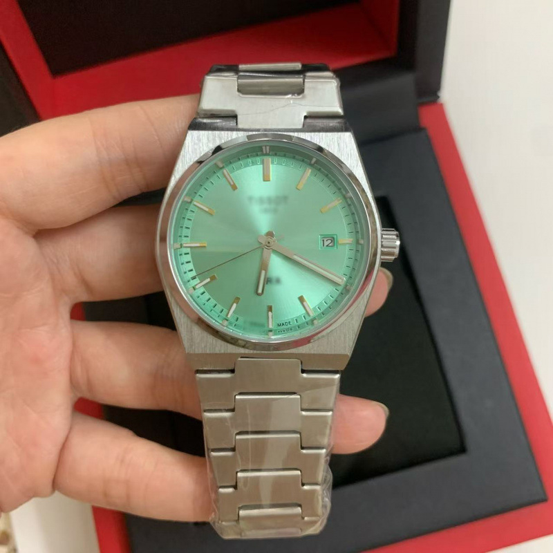 Kvarc karóra japán mozgással, naptár, 50 m vízálló, rozsdamentes acél tokkal és szíjjal, bevonatos üveg